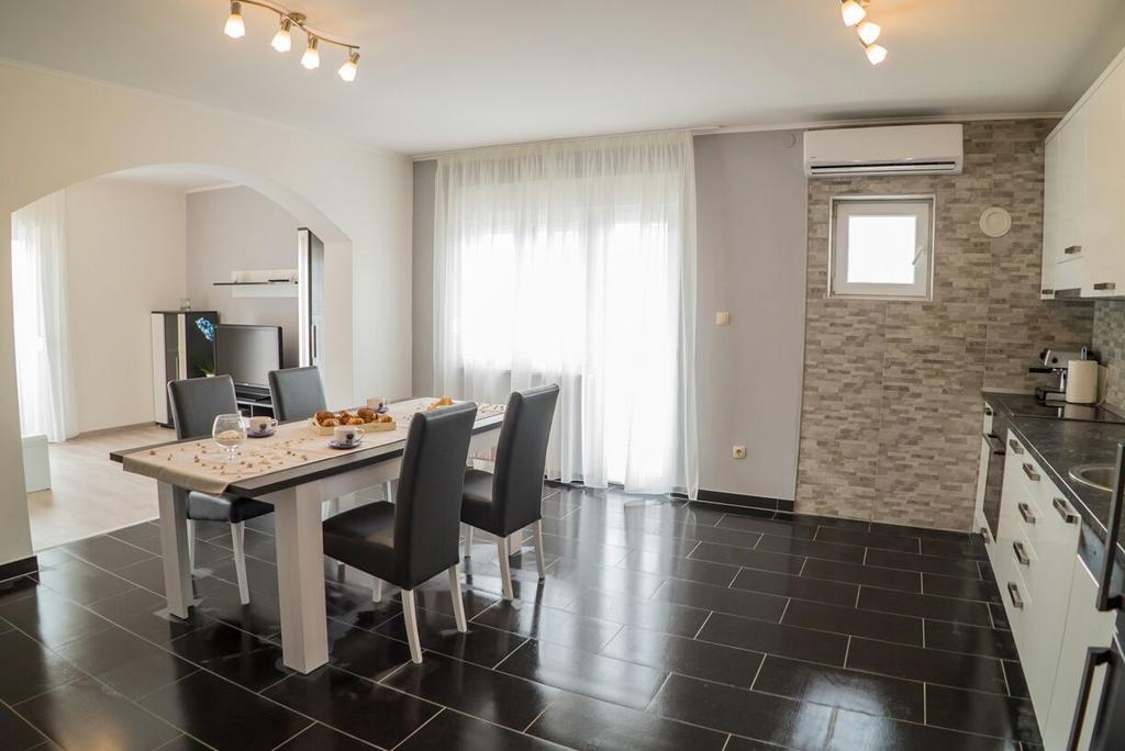 Ljubica Apartment *